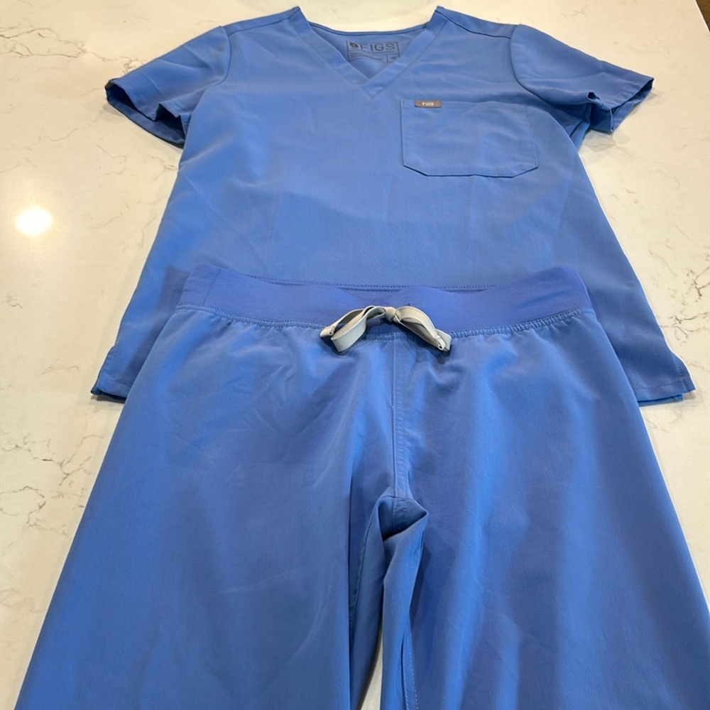 COPY - Figs light blue scrub set (top and bottom).